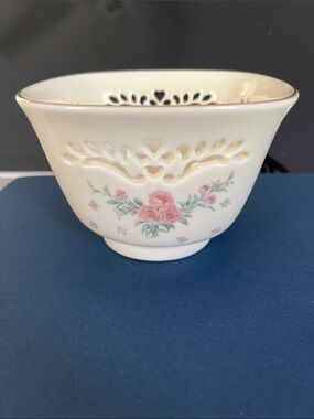 Stunning Lenox pink rose bowl $15